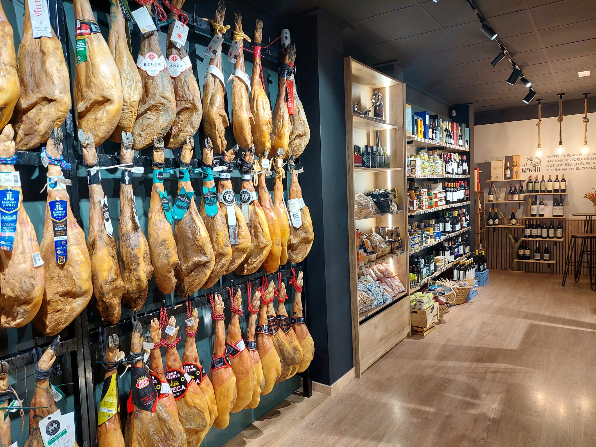 Vista panorámica de la tienda El Apaño en Lorca